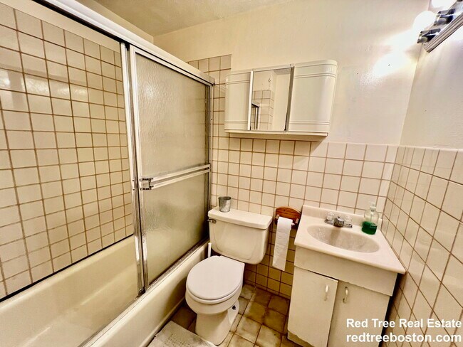 Building Photo - 4 Adella Pl