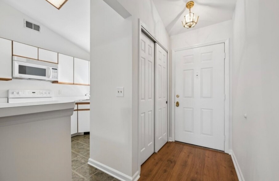 Building Photo - 20 Alexandria Way