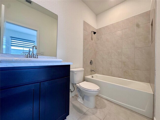 Building Photo - 544 NE 4th St