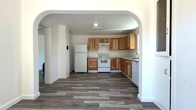 Building Photo - 829 WA-4