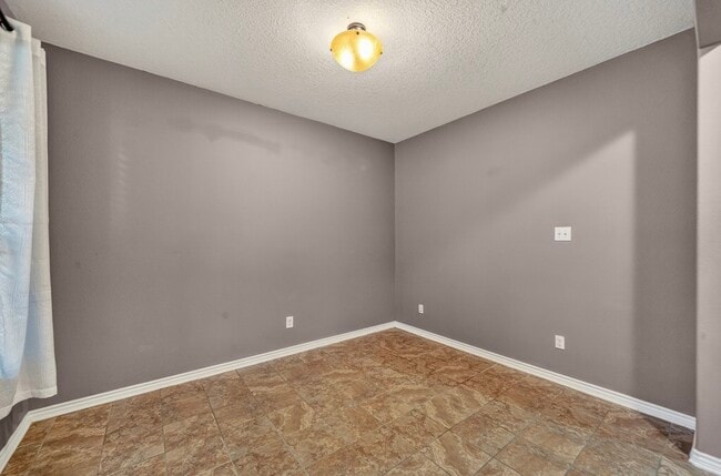 Building Photo - 11623 Greensbrook Garden Dr