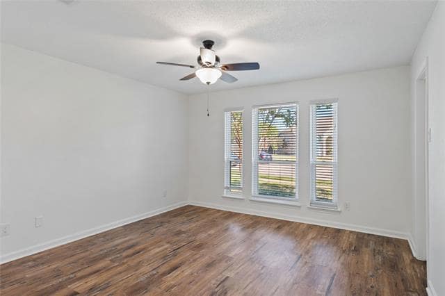 Building Photo - 2113 Live Oak Dr