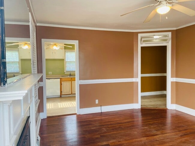 Building Photo - 2 Bedroom, 1 Bathroom in Olympia - Available Now!