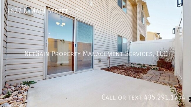 Building Photo - 1677 N Main St