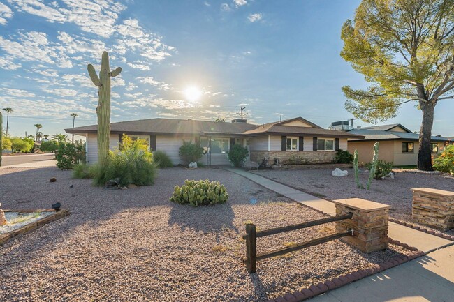 Building Photo - BEAUTIFUL SOUTH SCOTTSDALE - CORNER LOT & ...