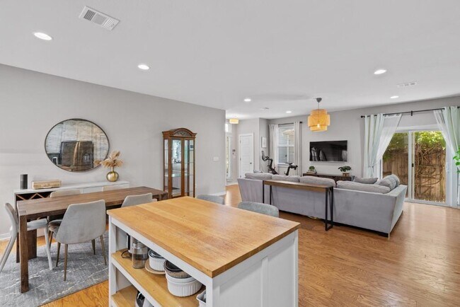 Building Photo - 5317 Daimler Dr