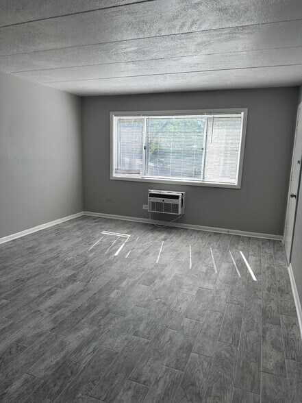 Building Photo - 1400 Carol St