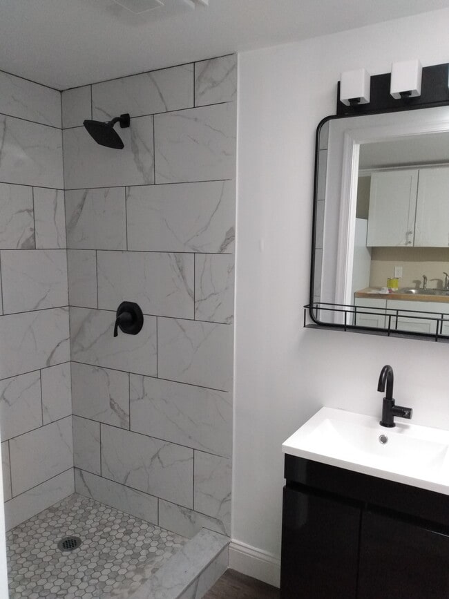 Building Photo - 1209 W 2nd St