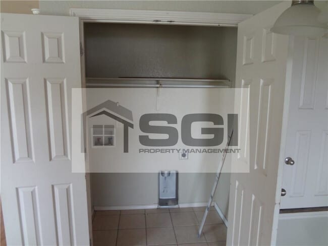 Building Photo - 3602 Mandy Dr