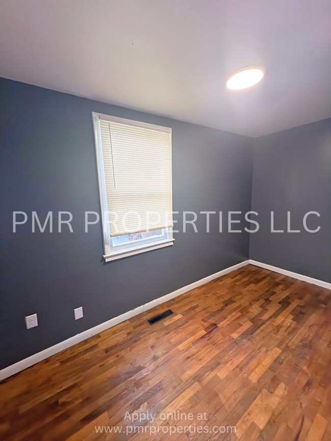 Building Photo - 2 Bedrooms/1 Bathroom House