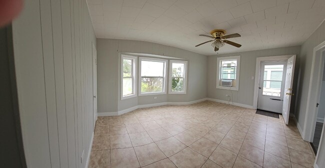 Building Photo - 1755 Ridgefield Ave
