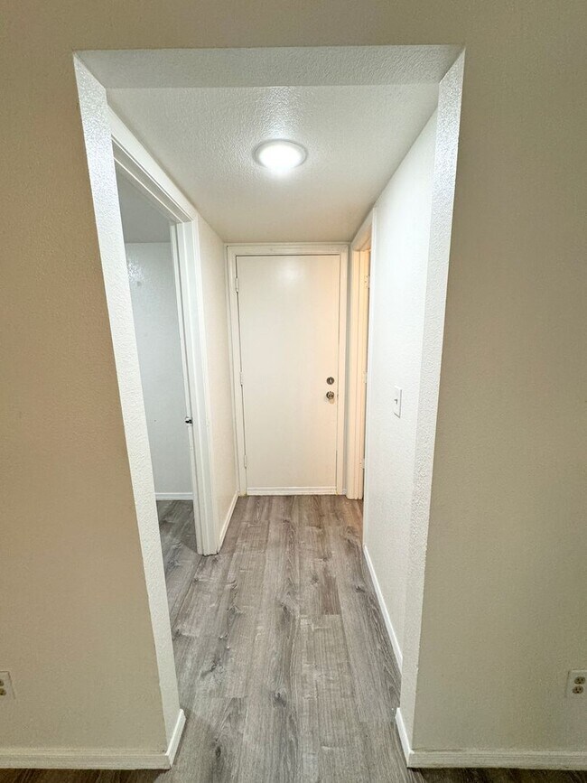 Building Photo - Stunning 4 Bedroom/2.5 Bath Home in Ahwatukee