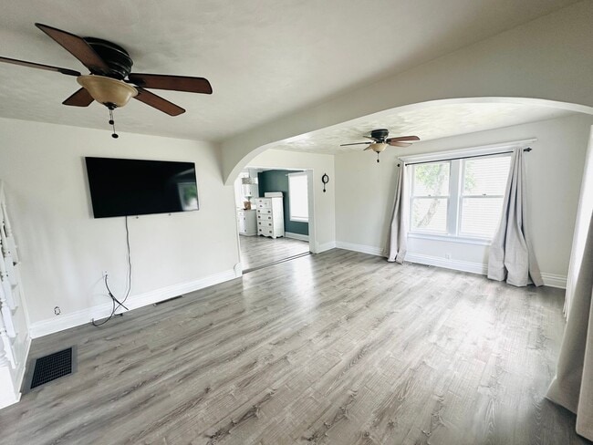 Building Photo - Gorgeous Kalispell home with Historical Charm