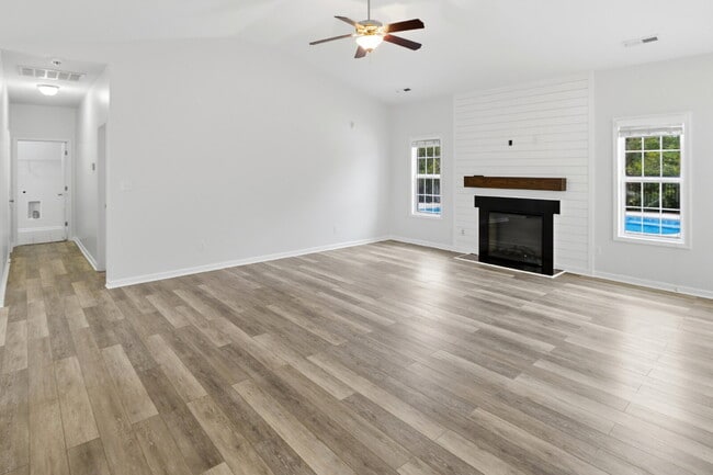 Building Photo - 124 Regatta Way