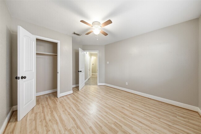 Building Photo - 13506 Spring Ct