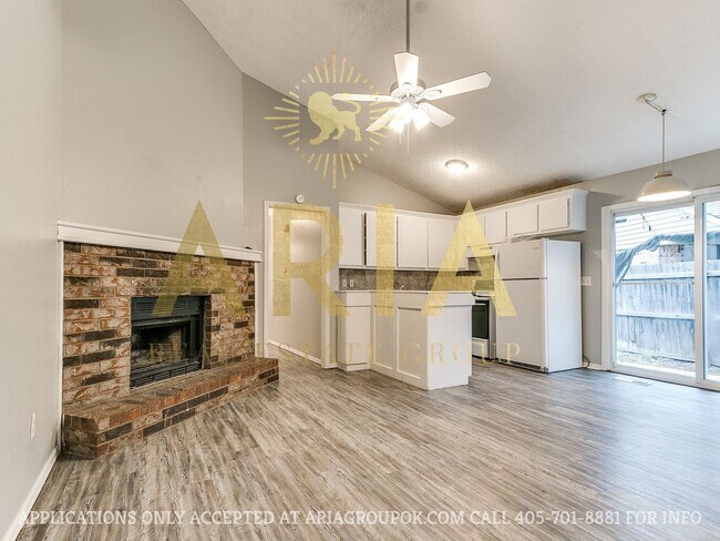 Building Photo - 3 Bed/1.5 Bath Duplex in West Norman! AVAI...