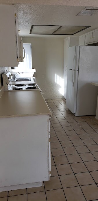 Building Photo - 1705 W Olive Ave