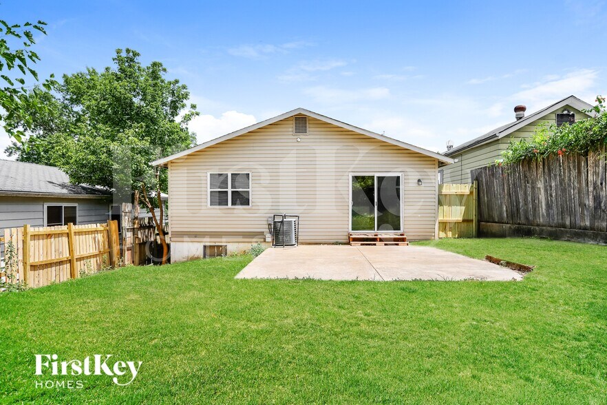 Building Photo - 9963 Meadow Ave