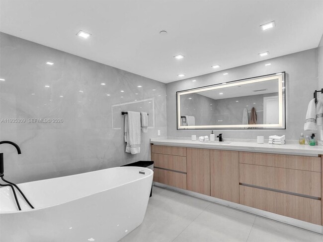 Building Photo - 19707 Turnberry Way