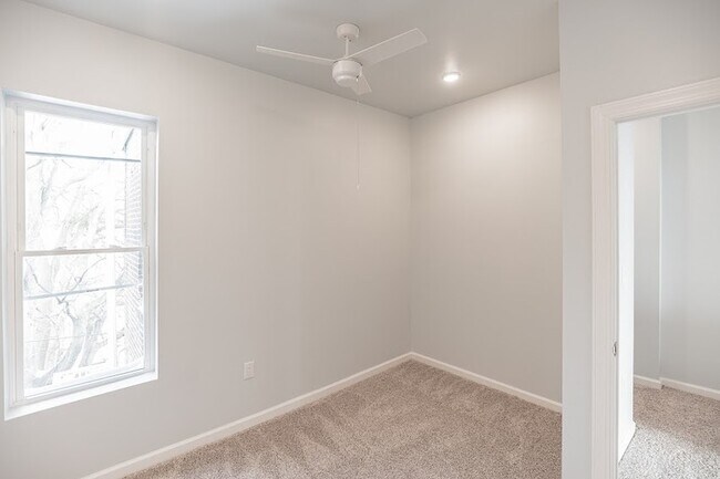 Building Photo - 5611 Arlington St