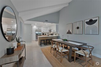 Building Photo - 6386 Royal Woods Dr