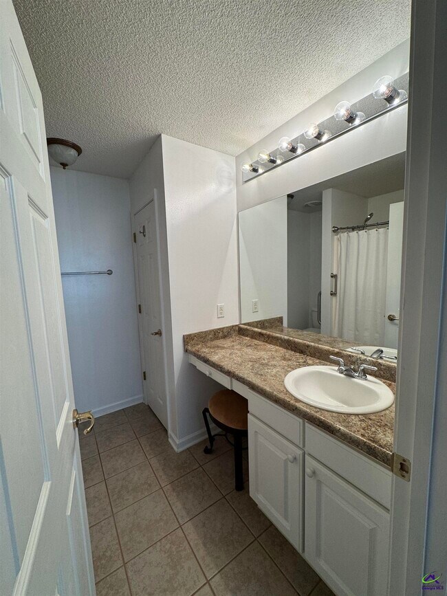 Building Photo - 207 S Houston Springs Blvd