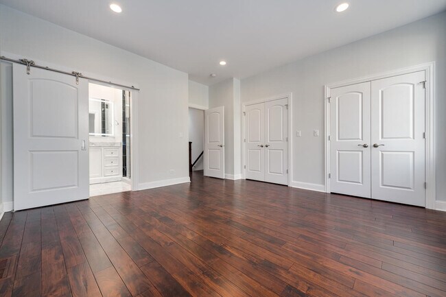 Building Photo - 1919 N Drake Ave