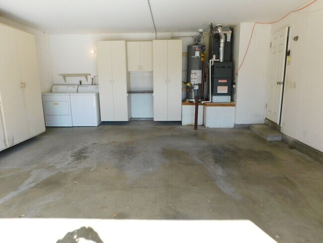 Building Photo - Charming 4 Bed, 2 Bath, Single-Story home in Fullerton.