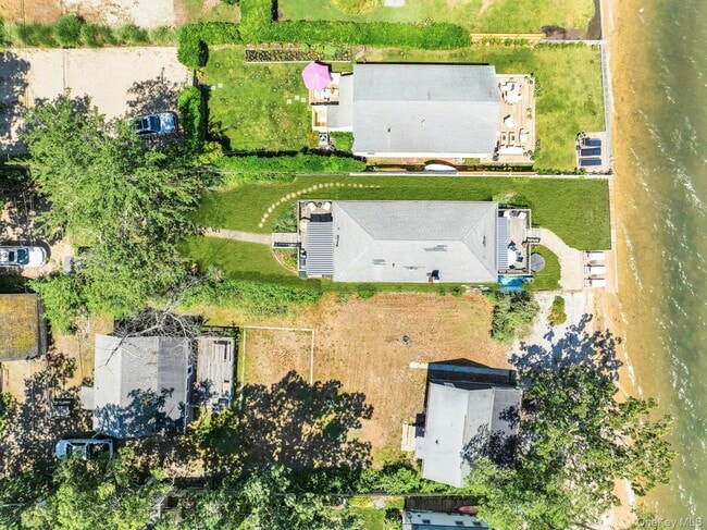 Building Photo - 135 Noyac Ave