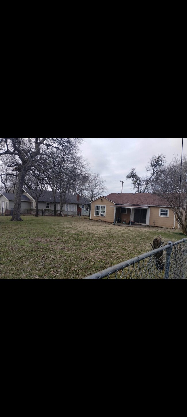 Building Photo - 207 N Highland Ave