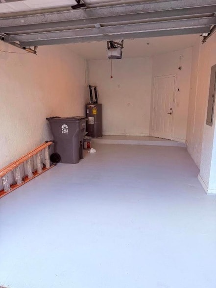 Building Photo - 779 Pipers Cay Dr