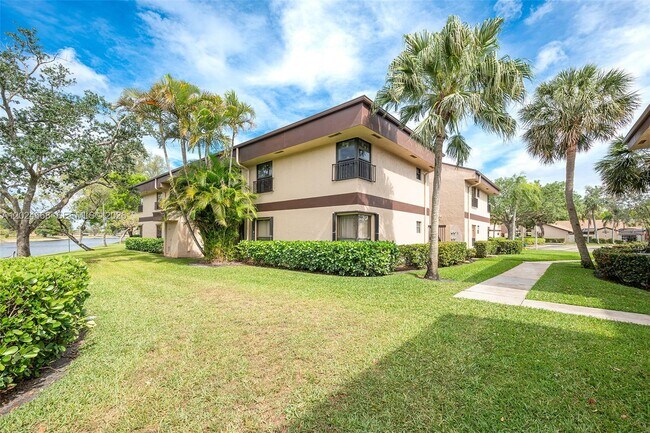 Building Photo - 2676 Carambola Cir N