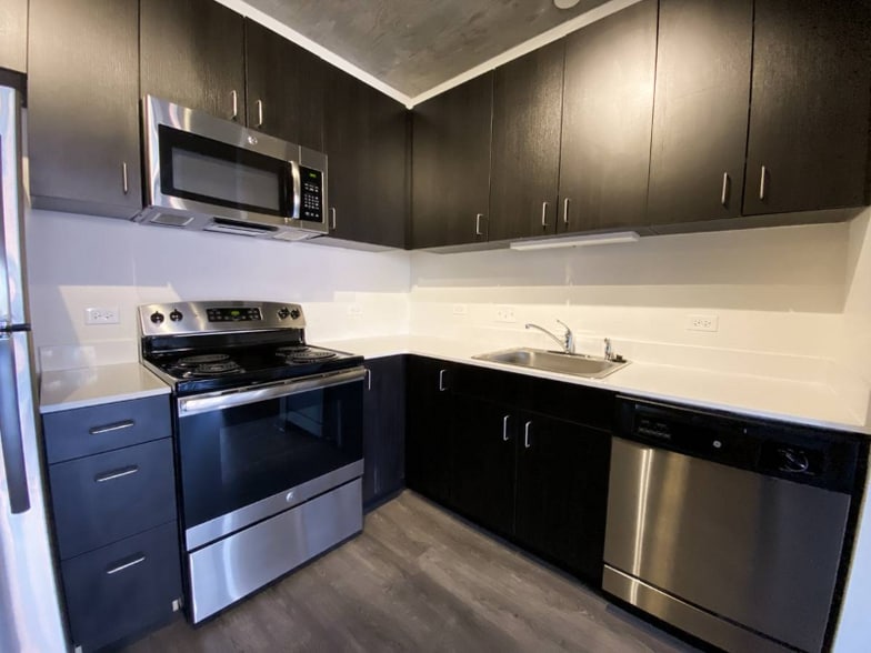 Building Photo - 3198 N Clark St