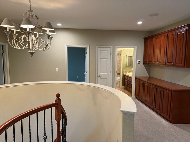 Building Photo - Beautiful 3 bedroom plus loft and office in highly sought Serrano community!