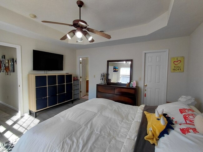 Building Photo - 4 Plex unit close to FLW