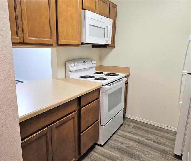 Building Photo - Sundance Apartments