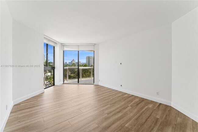 Building Photo - 20185 E Country Club Dr