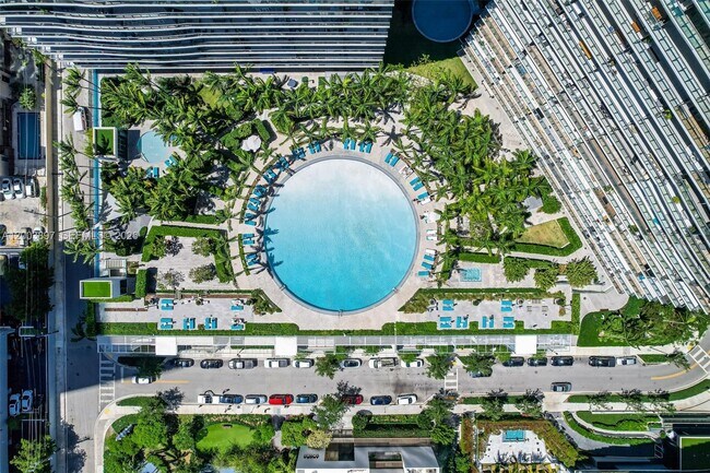 Building Photo - 650 NE 32nd St