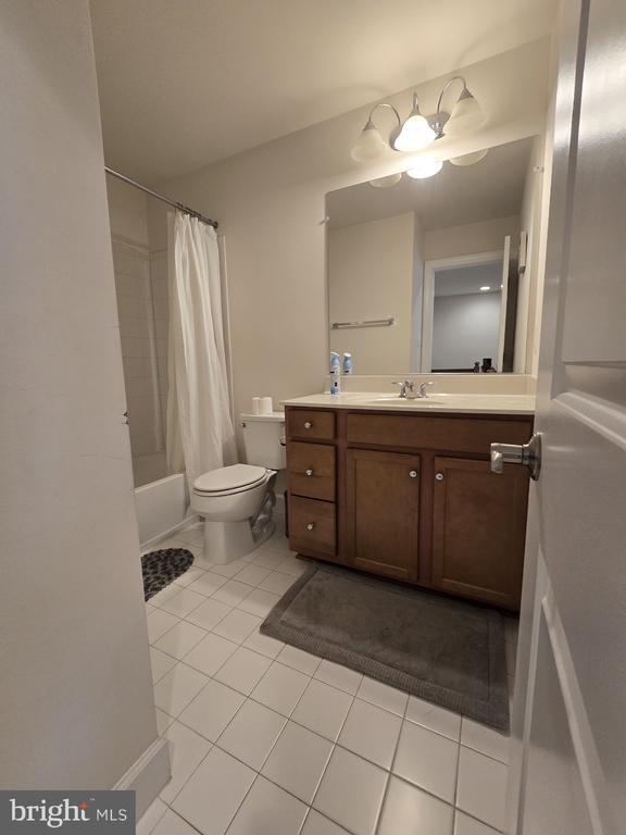 Building Photo - 2842 Golden Gate Ct