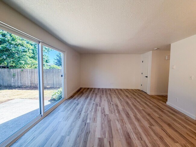 Building Photo - 4507-4517-4517 Boulder Dr SE