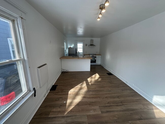 Building Photo - 260 Morgan St