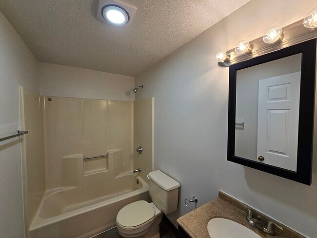 Building Photo - 147 Rawson Rd