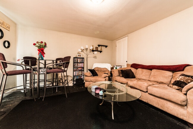 Building Photo - 1028 E Warrington Ave