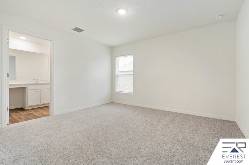 Building Photo - 9 Roxland Ln