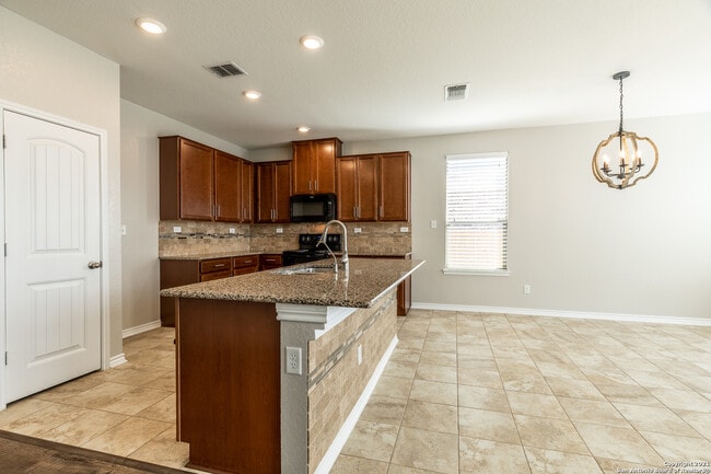 Building Photo - 682 Pond Springs