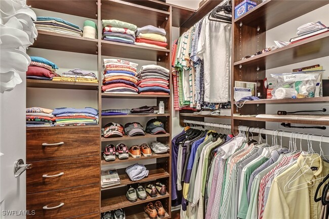 Building Photo - 23161 Fashion Dr