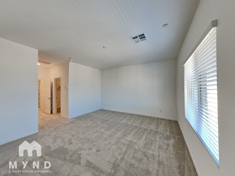 Building Photo - 600 Carriage Hill Dr