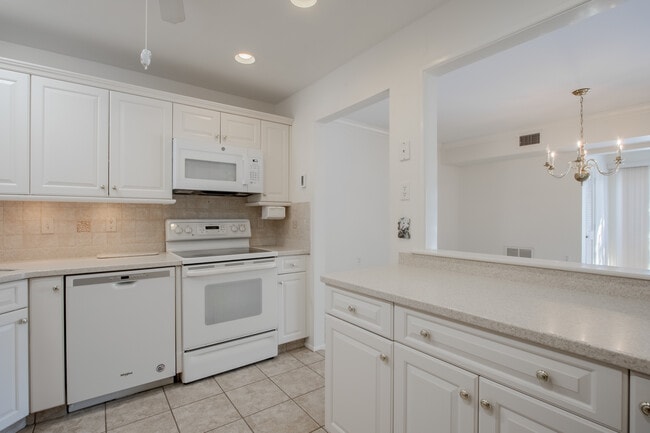 Building Photo - 24 Danbury Ct