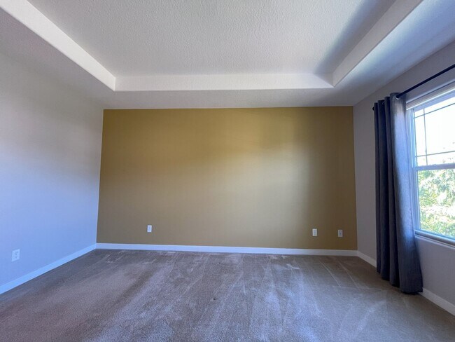 Building Photo - Modern 4-Bedroom End Unit with Community A...