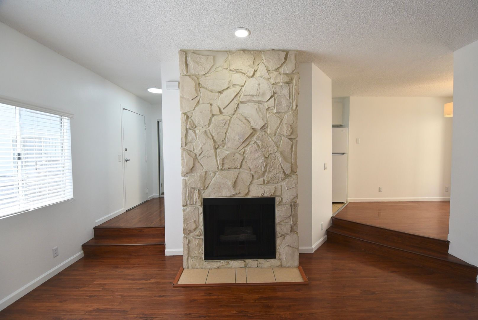 Building Photo - 11315 Moorpark St
